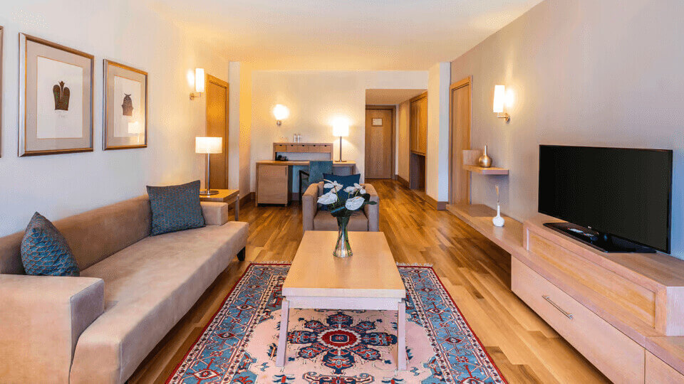 One Bedroom Suite with Golf View 